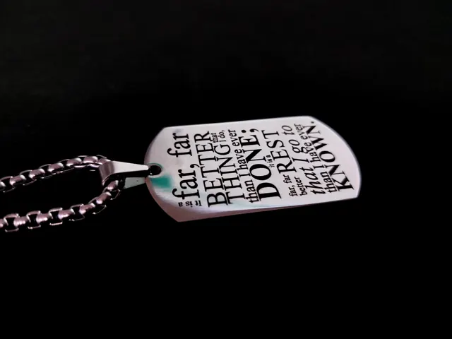 Dog tag engraved with a long typographic quote